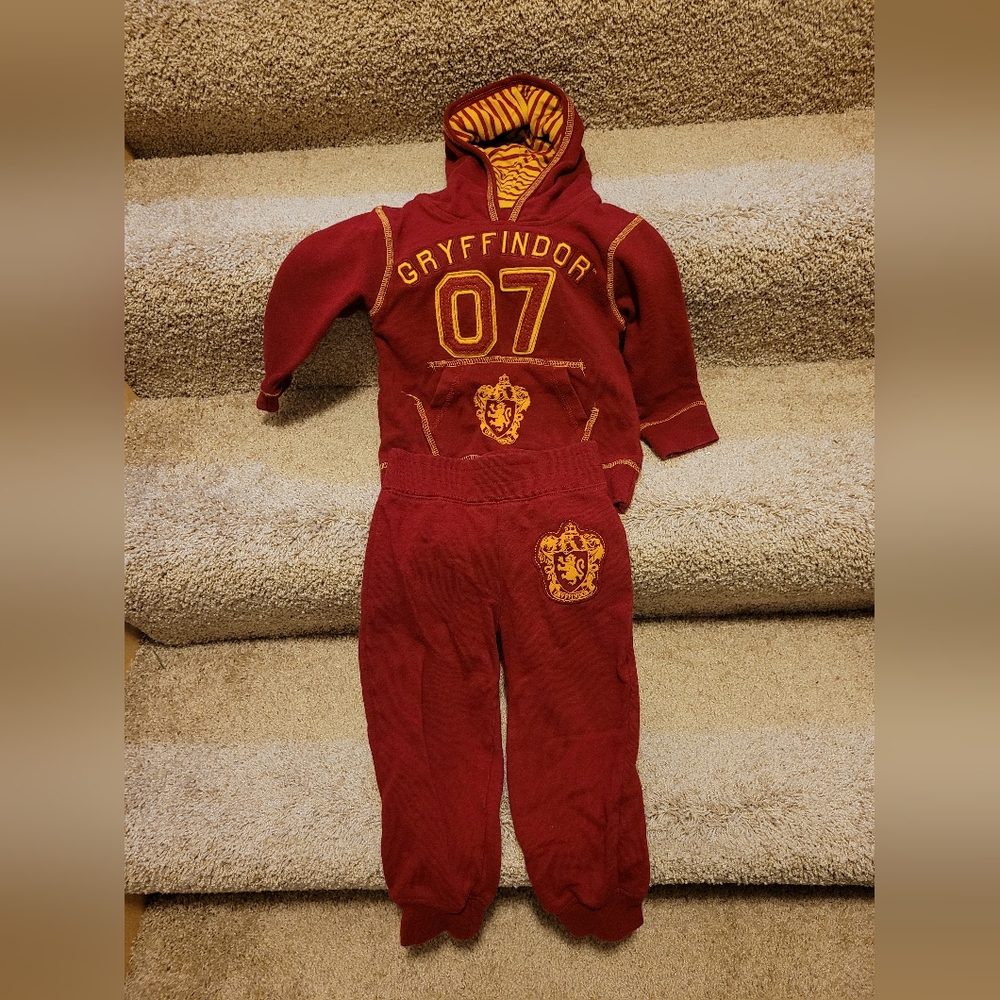 2t Universal Studios Harry Potter Gryffindor sweatshirt and sweatpants